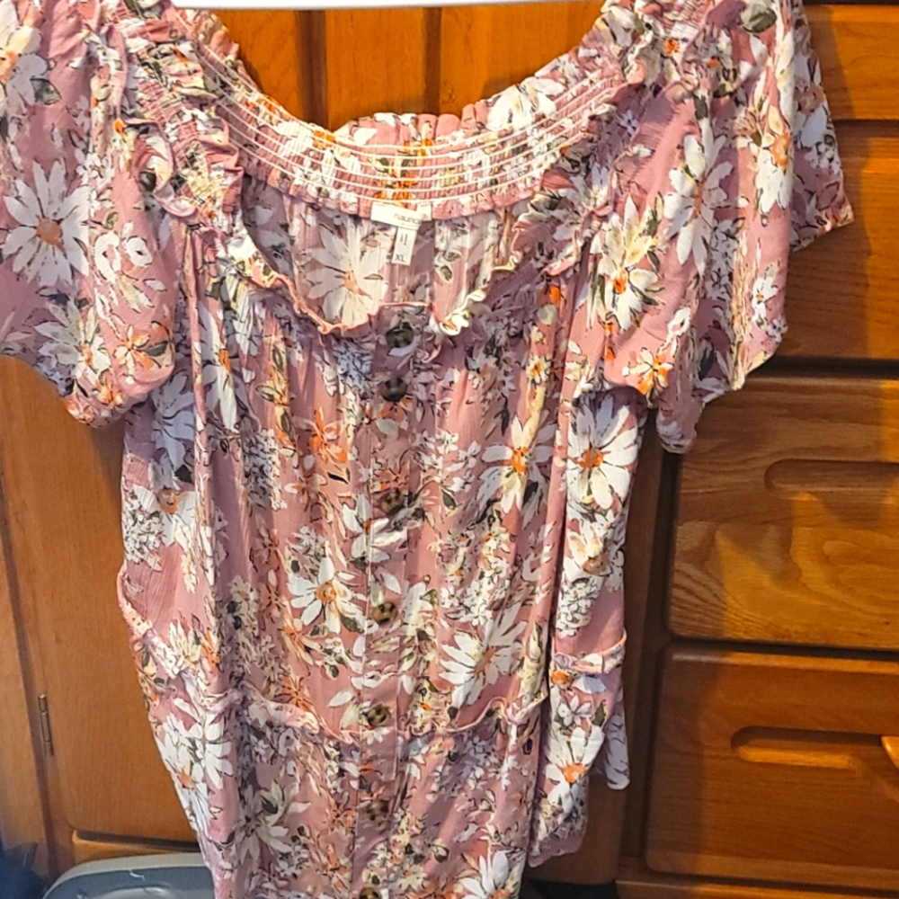 Off the Shoulder XL pelplum bottom blouse